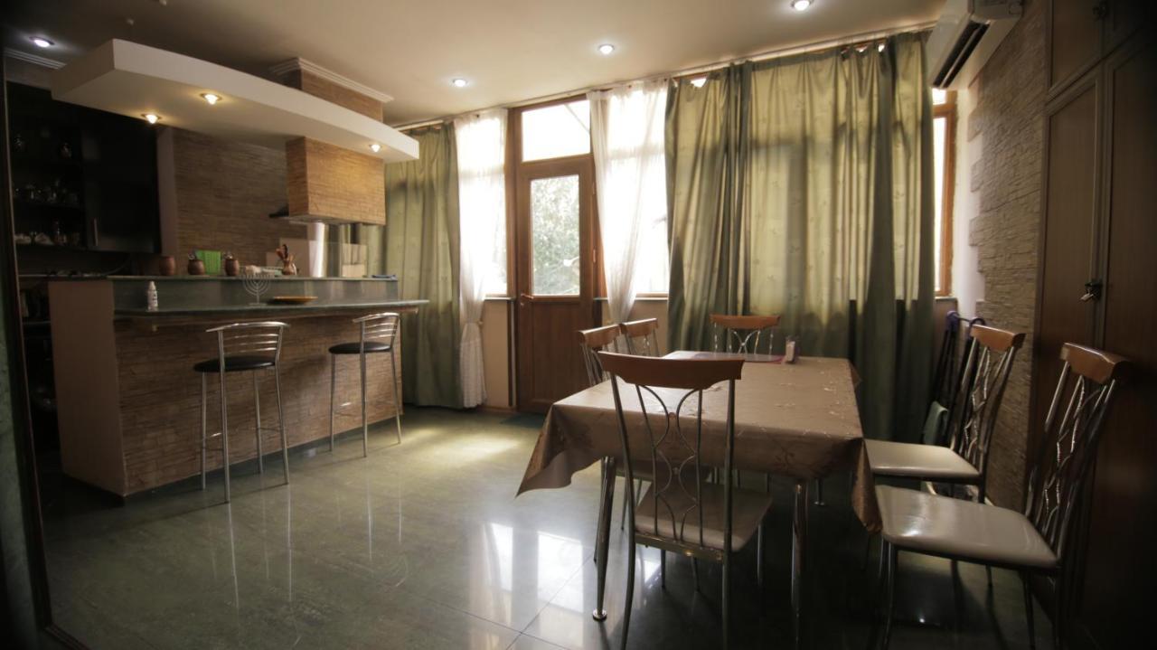 Apartment On Sanapiro Tbilisi Buitenkant foto
