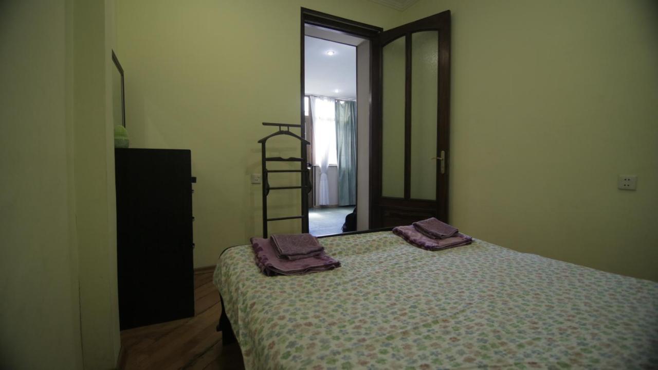Apartment On Sanapiro Tbilisi Buitenkant foto