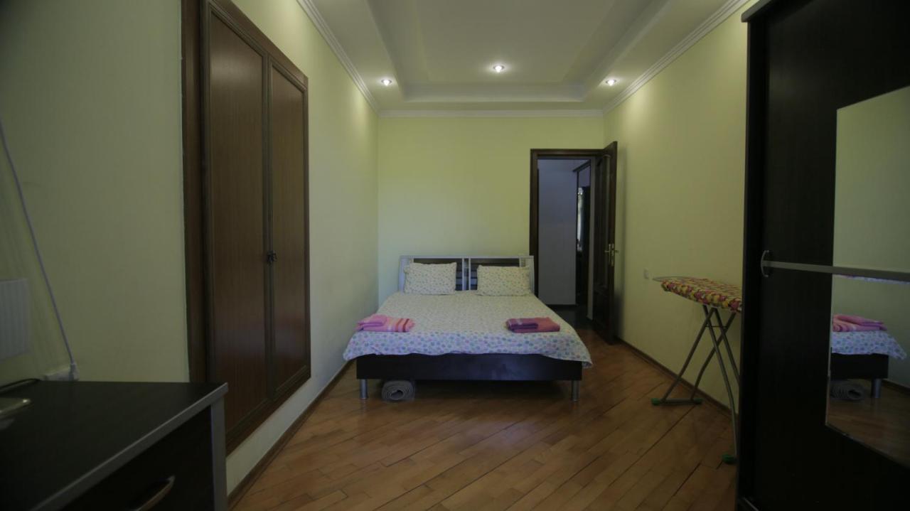 Apartment On Sanapiro Tbilisi Buitenkant foto