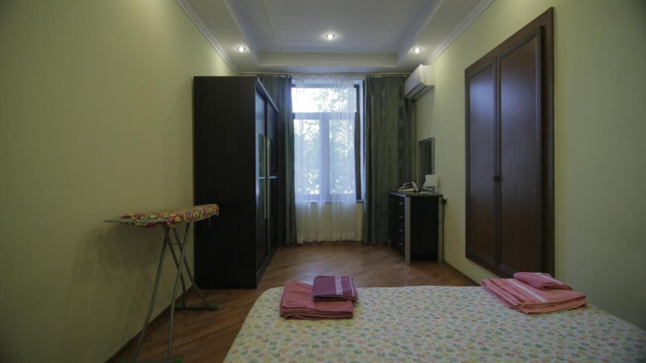 Apartment On Sanapiro Tbilisi Buitenkant foto