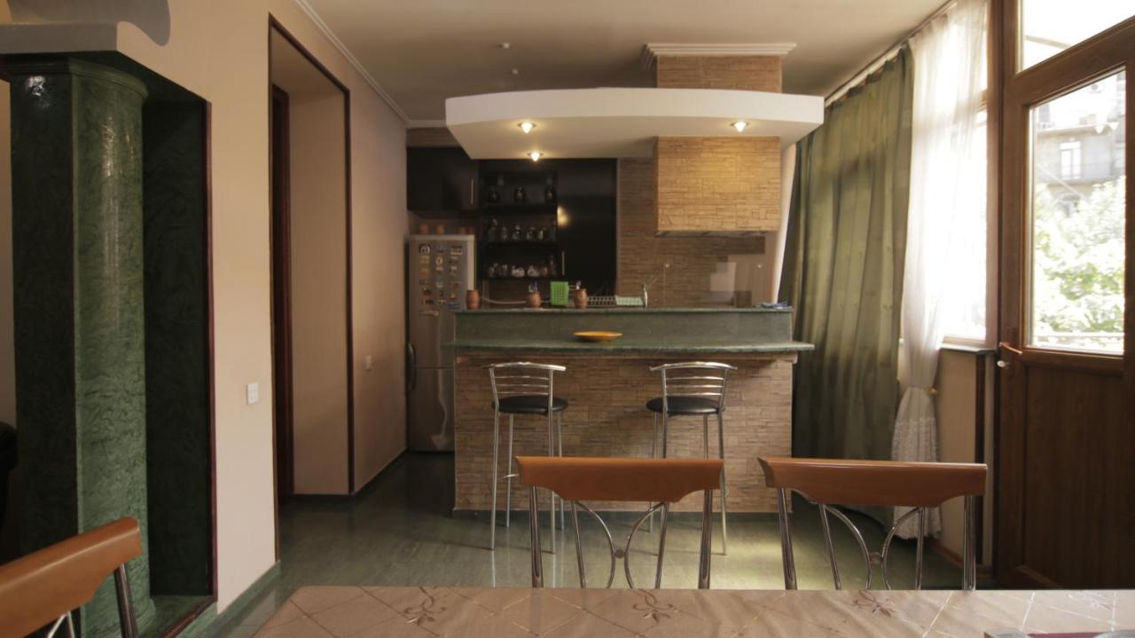 Apartment On Sanapiro Tbilisi Buitenkant foto