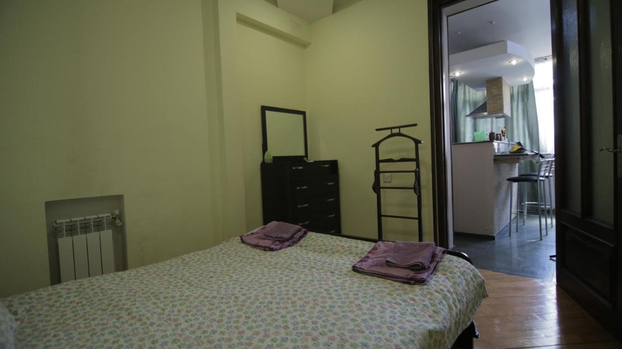 Apartment On Sanapiro Tbilisi Buitenkant foto