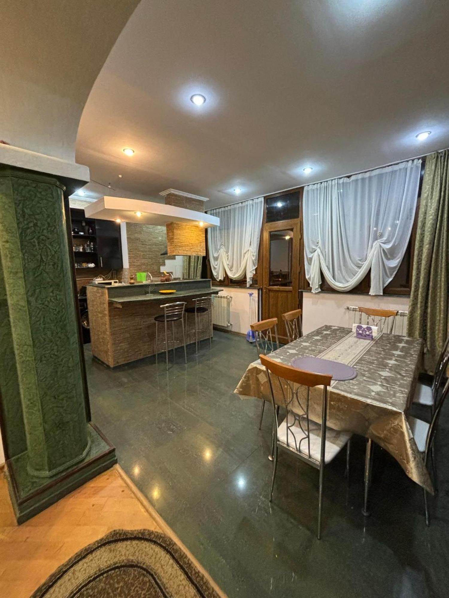 Apartment On Sanapiro Tbilisi Buitenkant foto